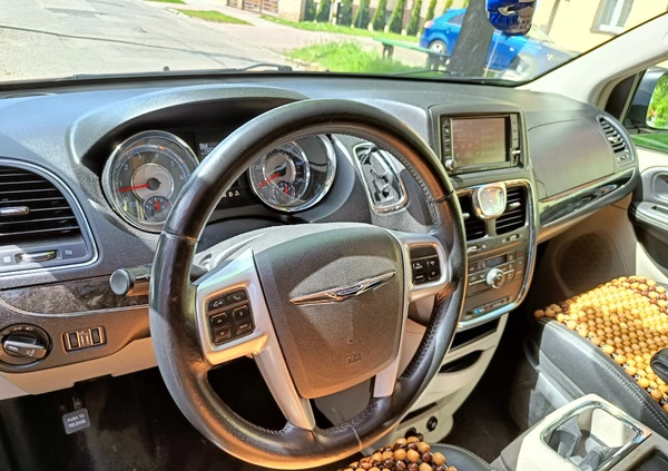 Chrysler Town &amp; Country cena 51000 przebieg: 248000, rok produkcji 2013 z Gliwice małe 22